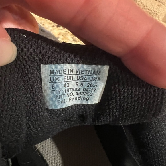 Salomon Men's Black and Gray Athletic Shoes - Picture 5 of 5